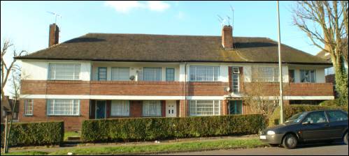 077-89 Ossulton Way a